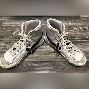Nike Blazer Mid 77 sz 10, worn but good condition